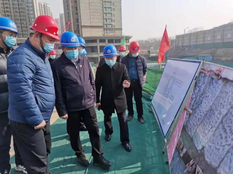 市委常委、市政府黨組成員魏建平調(diào)研左掖門游園停車場項目建設(shè)工作